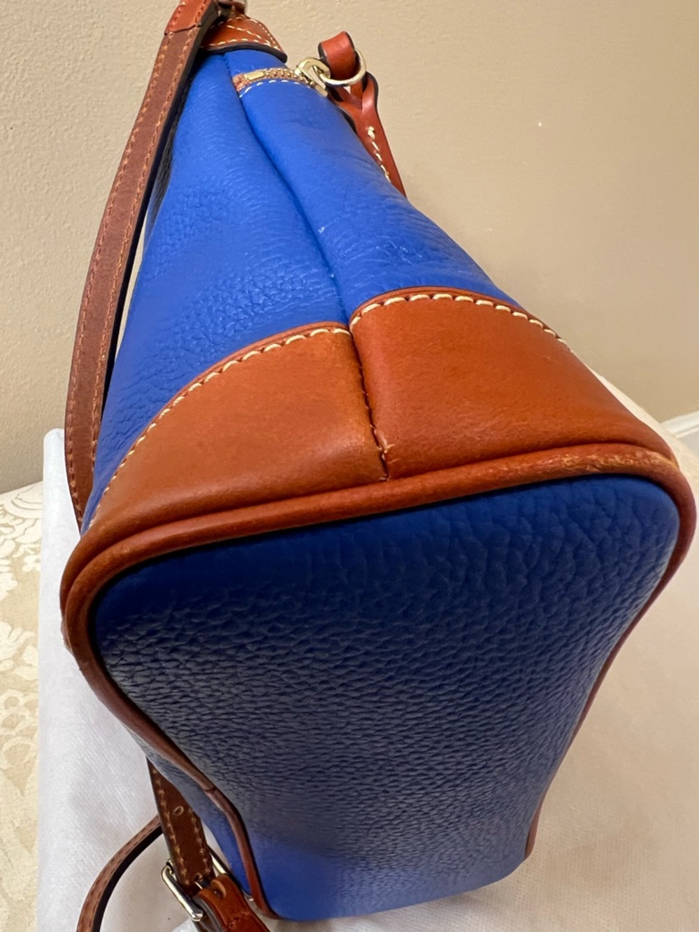Dooney & Bourke Leather Crossbody EUC - Picture 14 of 16